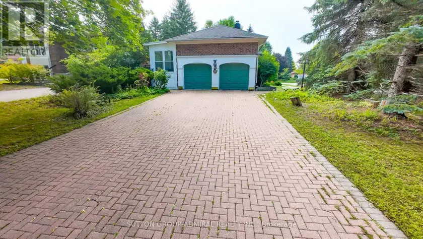 Detached at 284 MURRAY DRIVE, Aurora