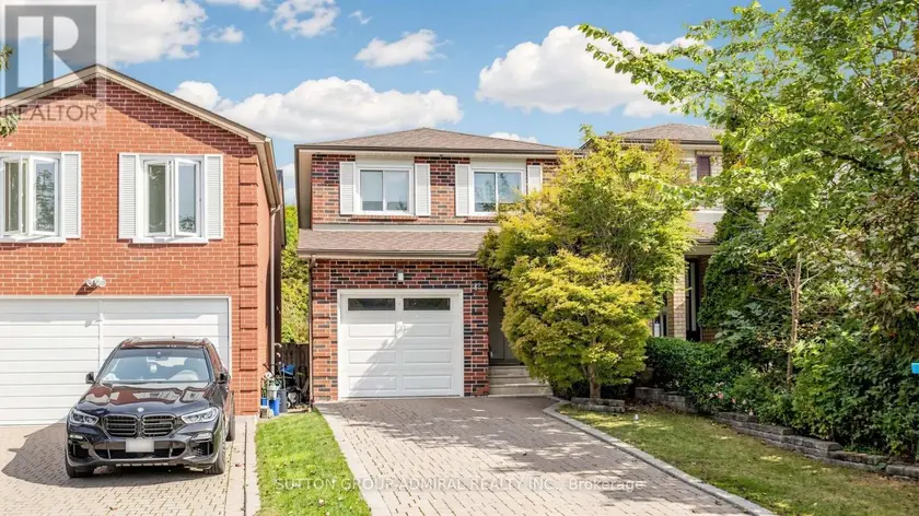 Semi-Detached/Link at 4 DORAL GATE, Markham