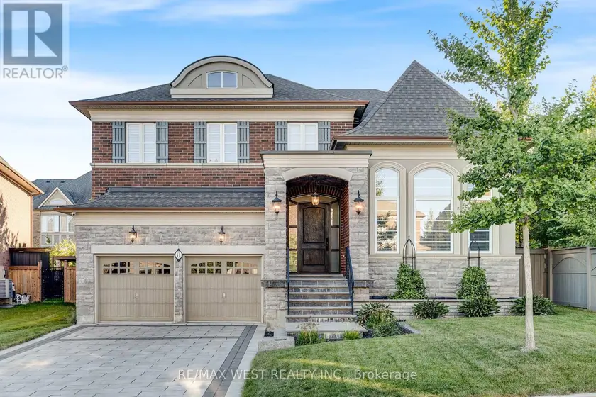 Detached at 8 CHAPEL GULLY TRAIL, King