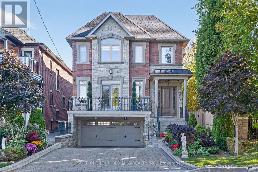 Detached at 7 COUSINS DRIVE, Aurora