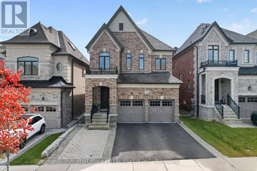 Detached at 18 HACKWOOD CRESCENT, Aurora