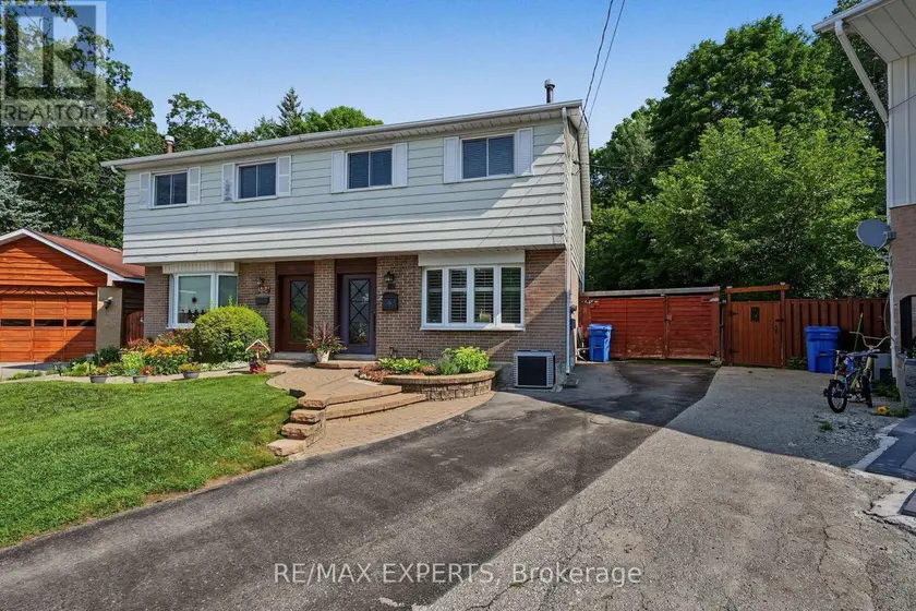 Semi-Detached/Link at 326 OAKWOOD COURT, Newmarket