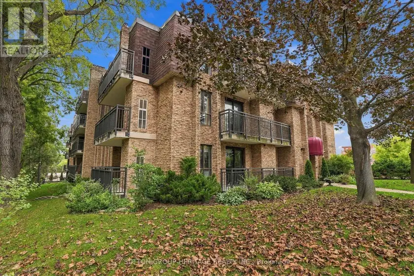 Apartment at 406 - 15390 YONGE STREET, Aurora