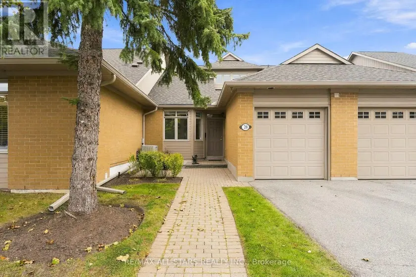 Townhouse at 28 BLUE HERON BEACH WAY, Markham
