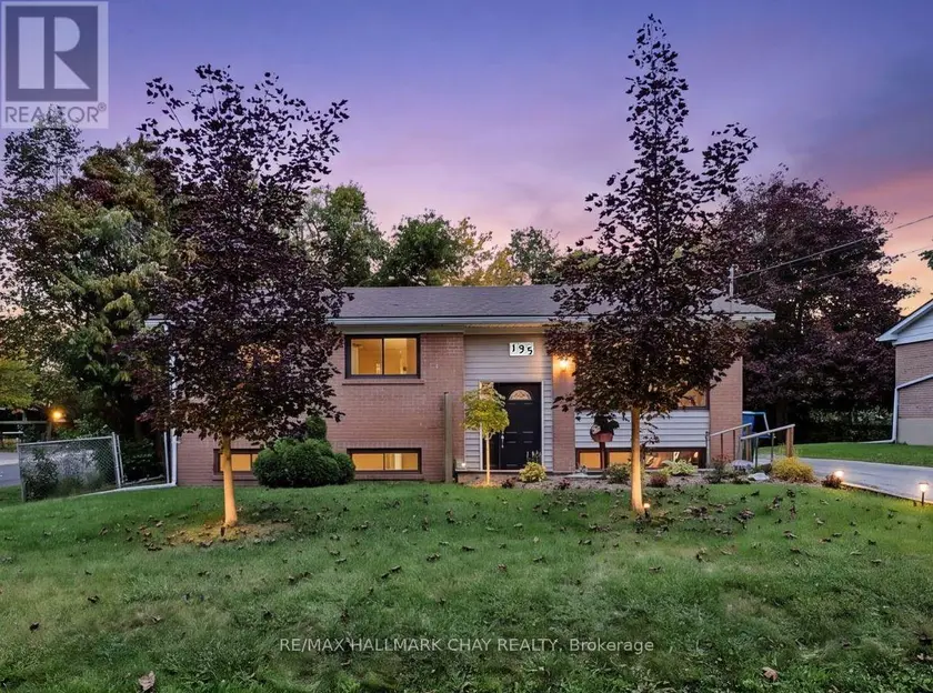 Detached at 135 PETER STREET, East Gwillimbury
