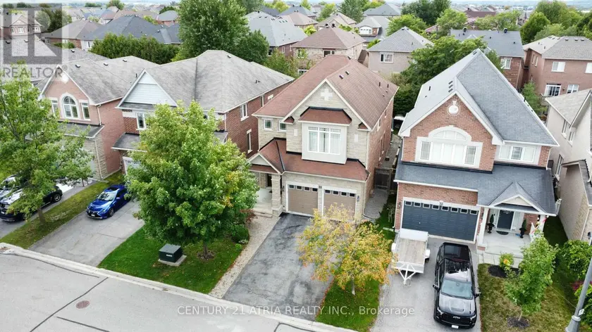 Detached at 28 USHERWOOD STREET, Aurora