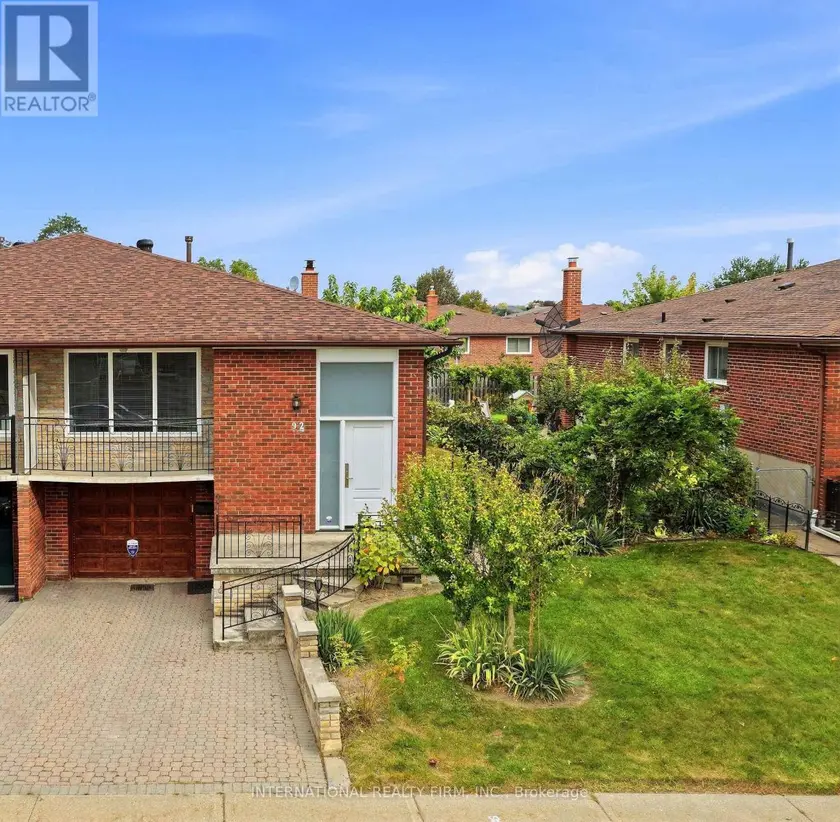 Semi-Detached/Link at 92 ANDREW PARK, Vaughan