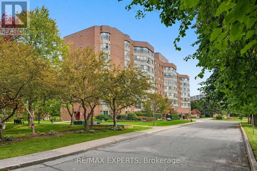 Apartment at 605 - 5 WELDRICK ROAD W, Richmond Hill