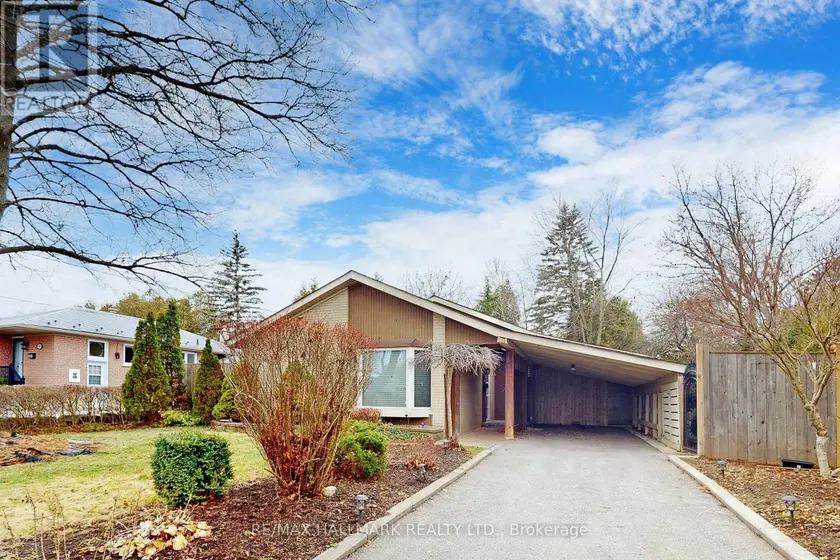 Detached at 16 KNOWLES CRESCENT, Aurora