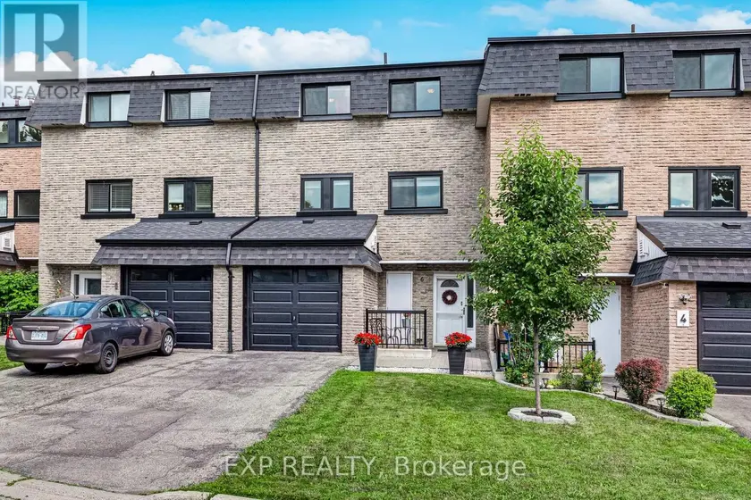 Townhouse at 6 POPLAR CRESCENT, Aurora