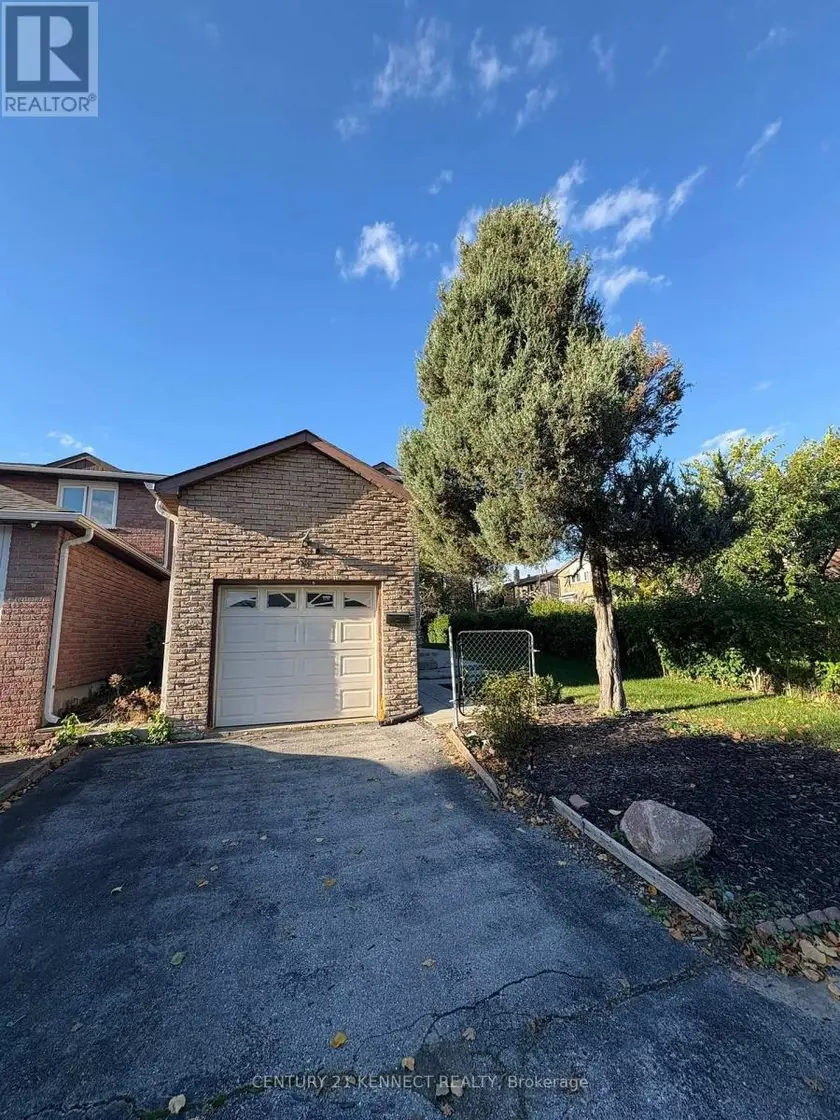 Detached at 68 LARKSMERE COURT, Markham