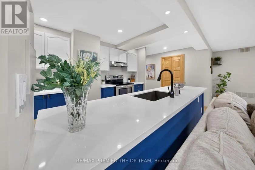 Apartment at 404 - 100 ARBORS LANE, Vaughan
