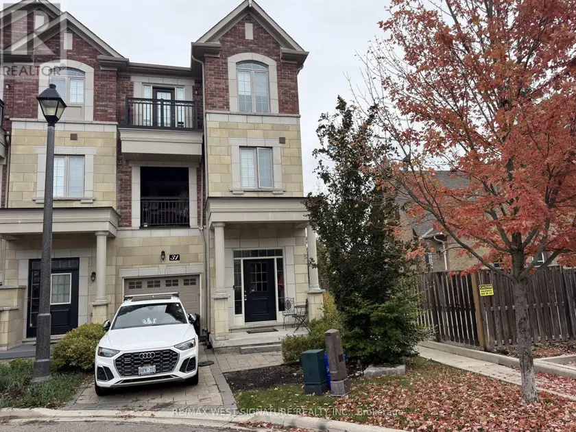 Townhouse at 31 CALIBER COURT, King