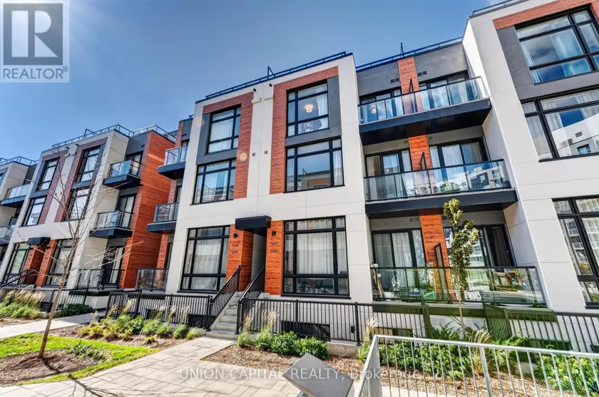 Townhouse at 1227 - 8 DAVID EYER ROAD, Richmond Hill