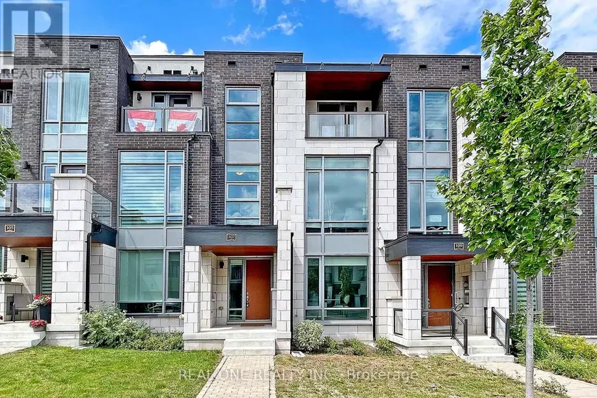 Townhouse at 107 CARRVILLE WOODS CIRCLE, Vaughan