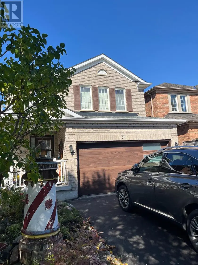 Detached at 24 GWILLIAM LANE, Aurora