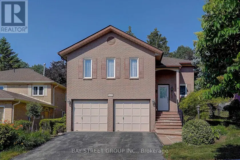 Detached at 107 CRAWFORD ROSE DRIVE, Aurora