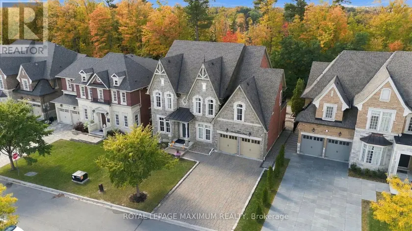 Detached at 124 ANNSLEYWOOD COURT, Vaughan