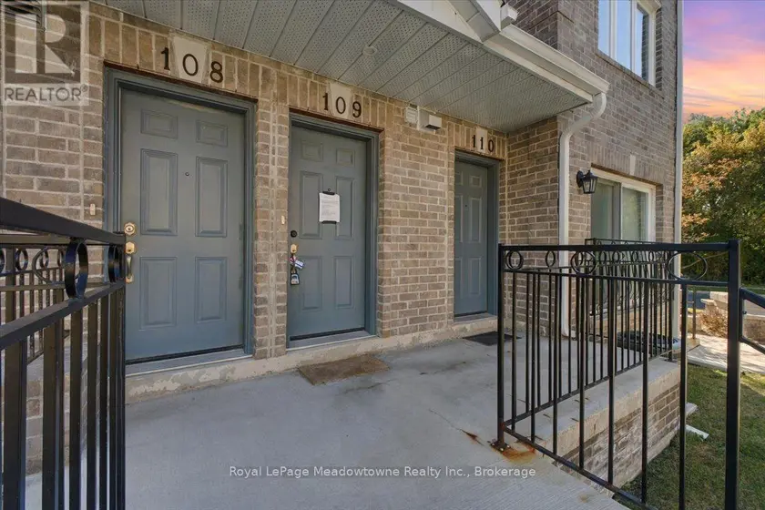 Townhouse at 109 - 75 WELDRICK ROAD E, Richmond Hill