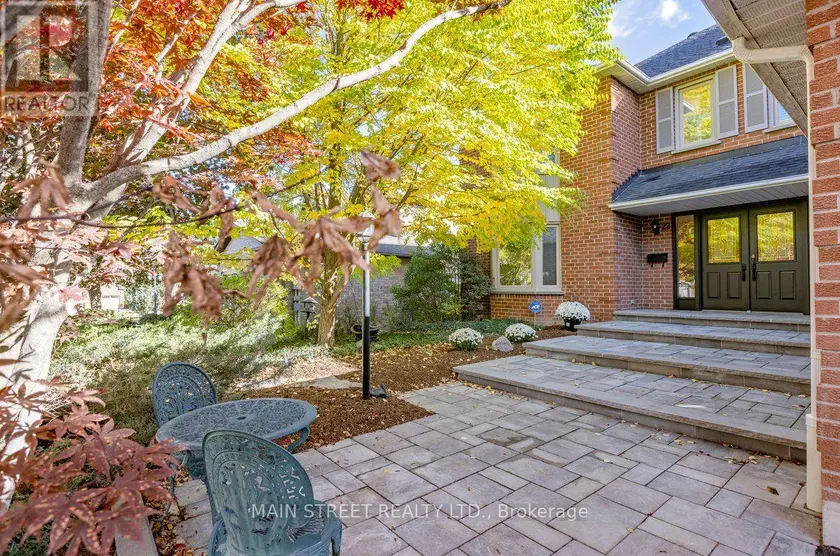 Detached at 22 MCCLENNY DRIVE N, Aurora