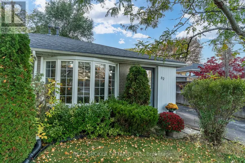 Semi-Detached/Link at 82 TECUMSEH DRIVE, Aurora