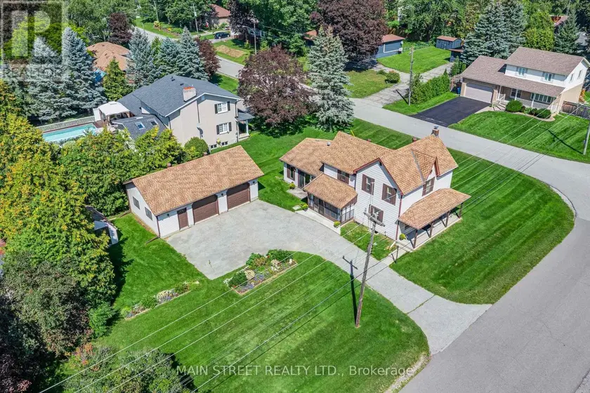 Detached at 60 ALBERT STREET, East Gwillimbury