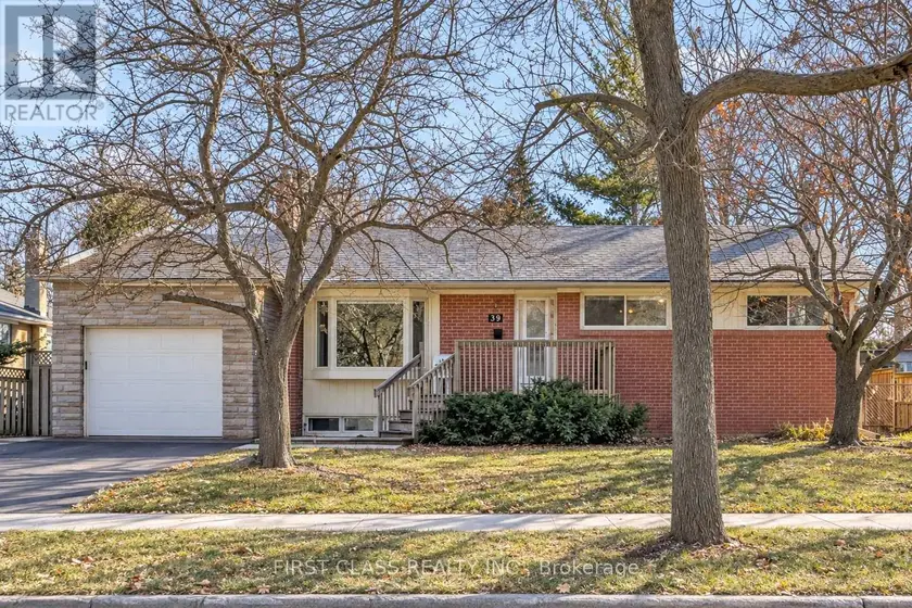 Detached at 39 SEATON DRIVE, Aurora