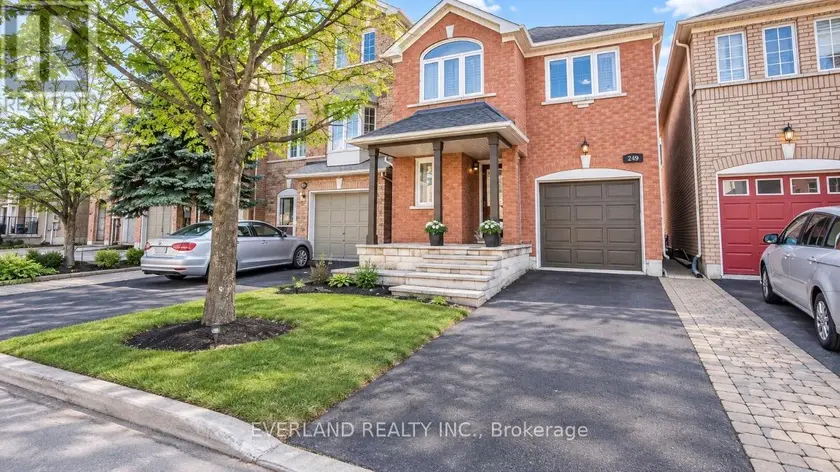 Detached at 249 YELLOWOOD CIRCLE, Vaughan