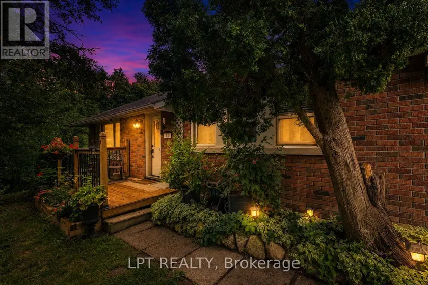 Detached at 98 DON MOR DRIVE, Newmarket