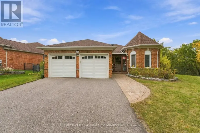Detached at 18 DEERGLEN TERRACE, Aurora