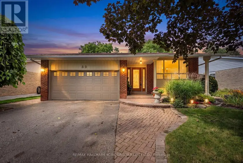 Detached at 80 FAIRWAY DRIVE, Aurora