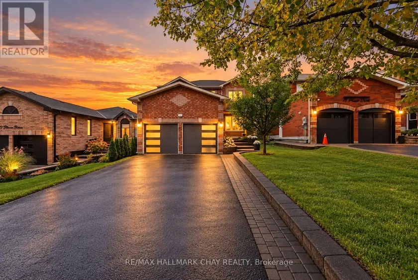 Detached at 17 PRINCE DRIVE, Bradford West Gwillimbury
