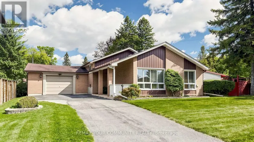 Detached at 43 SEATON DRIVE, Aurora