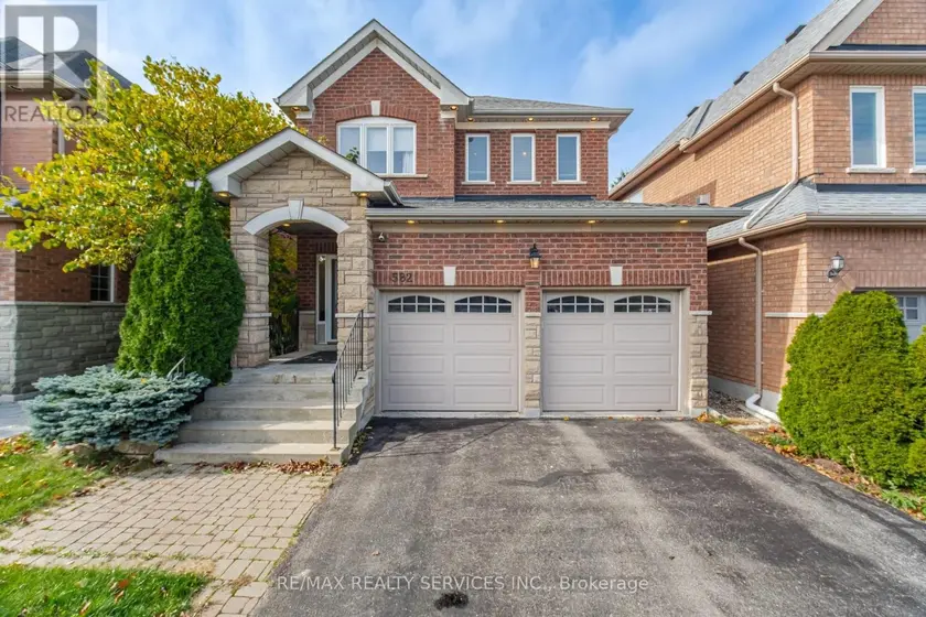 Detached at 582 PLANTATION GATE, Newmarket