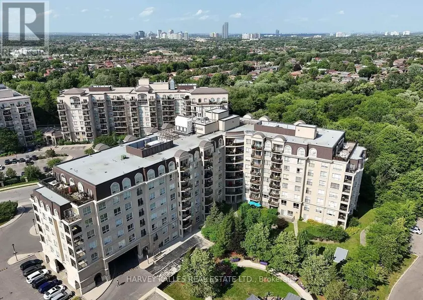 Apartment at 704 - 1 MAISON PARC COURT, Vaughan