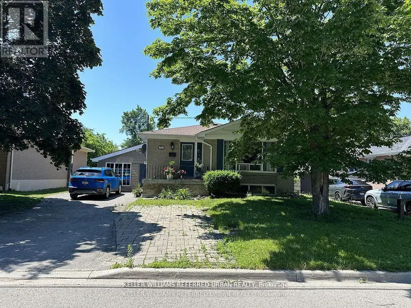 Detached at MAIN - 30 COLLINS CRESCENT, Aurora