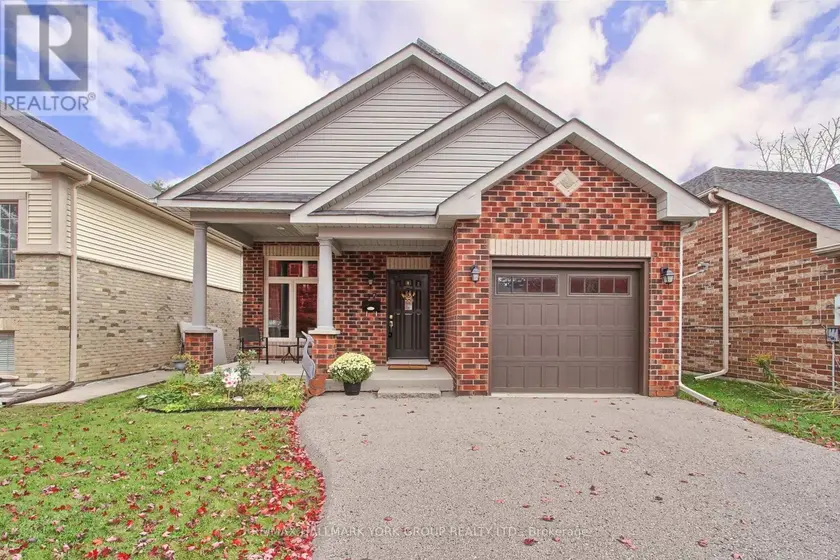 Detached at 17 HILLVIEW DRIVE, Newmarket