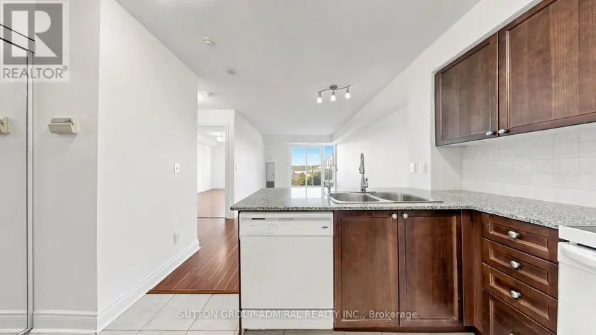 Apartment at 806 - 7 NORTH PARK ROAD, Vaughan