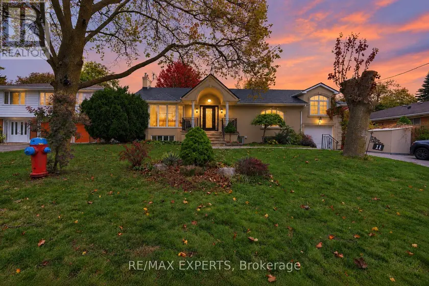 Detached at 11 KNOLLSIDE DRIVE, Richmond Hill