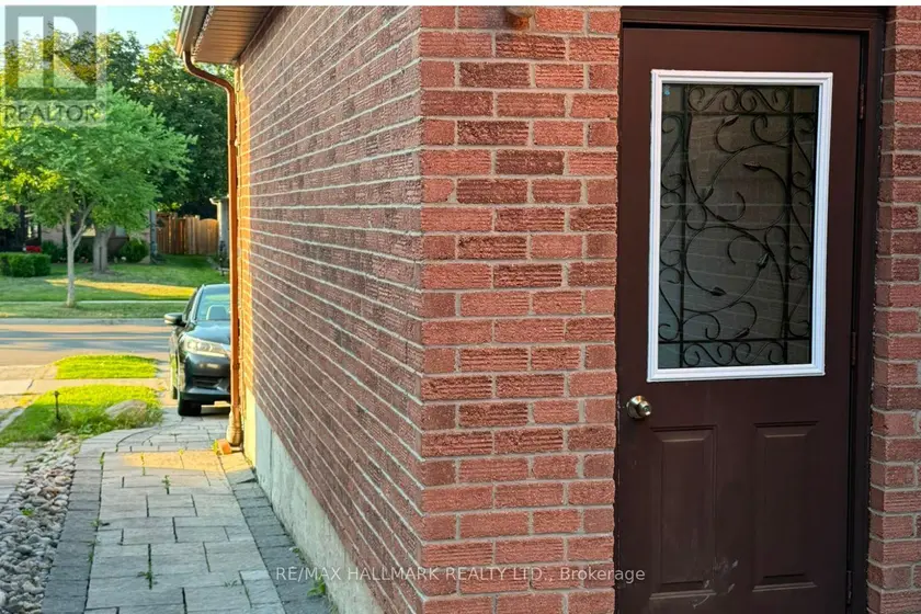 Detached at #A (LOWER) - 504 BRISTOL ROAD, Newmarket