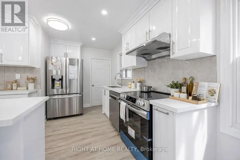 Detached at 225 ESSEX AVENUE, Richmond Hill