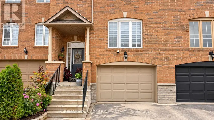 Townhouse at 8 EDGEMONT COURT, Richmond Hill