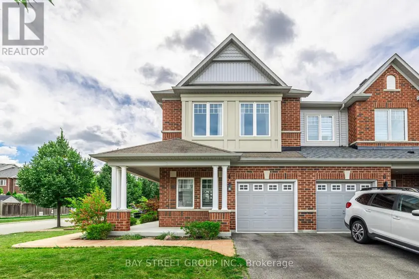 Townhouse at 4 COURTLAND CRESCENT, East Gwillimbury