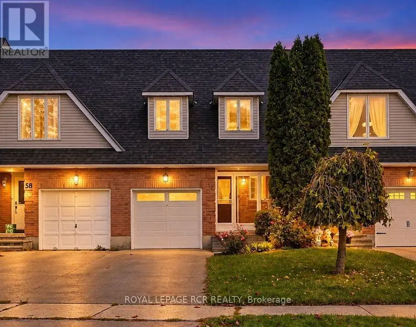 Townhouse at 56 OAKRIDGE COURT, East Gwillimbury