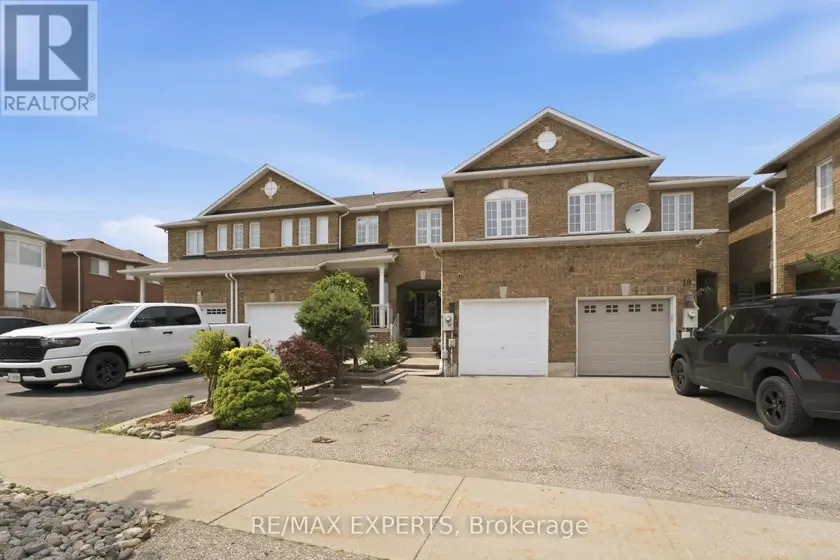 Townhouse at 16 PIAZZA CRESCENT, Vaughan