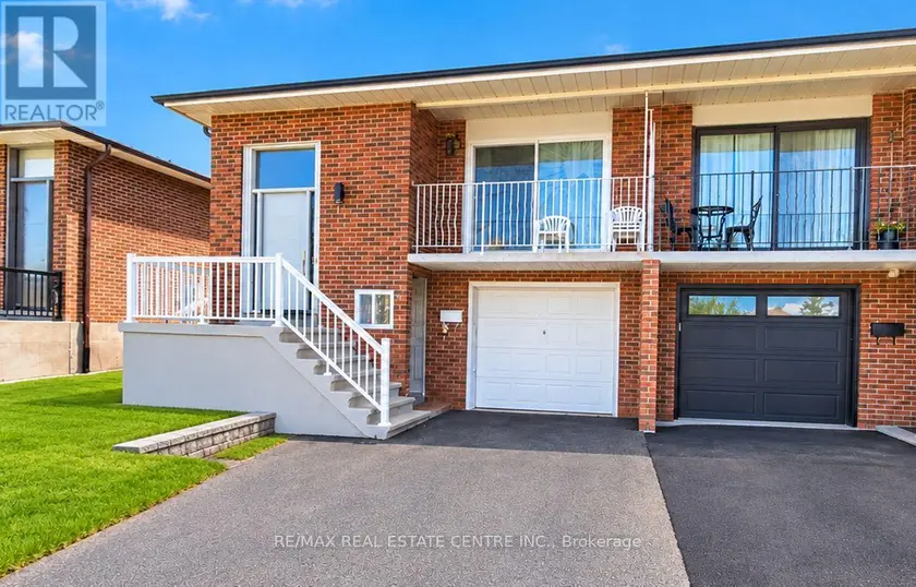 Semi-Detached/Link at 11 ALBANY DRIVE, Vaughan