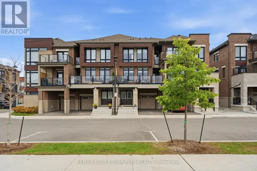 Townhouse at 104 HOLYROOD CRESCENT, Vaughan