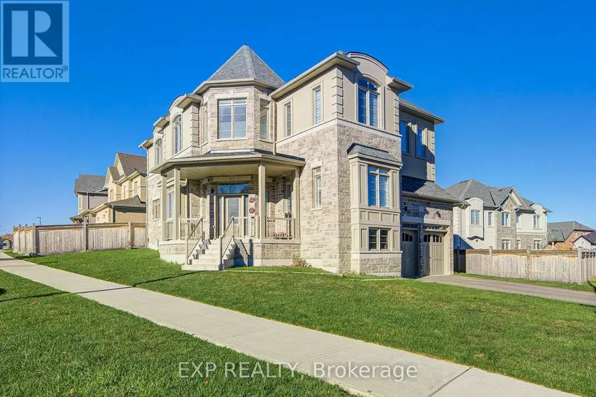 Detached at 2 PIETROWSKI DRIVE, Georgina