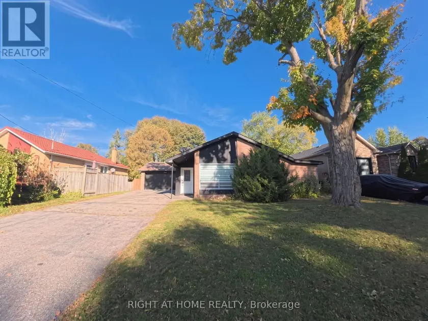 Detached at 35 KNOWLES CRESCENT, Aurora