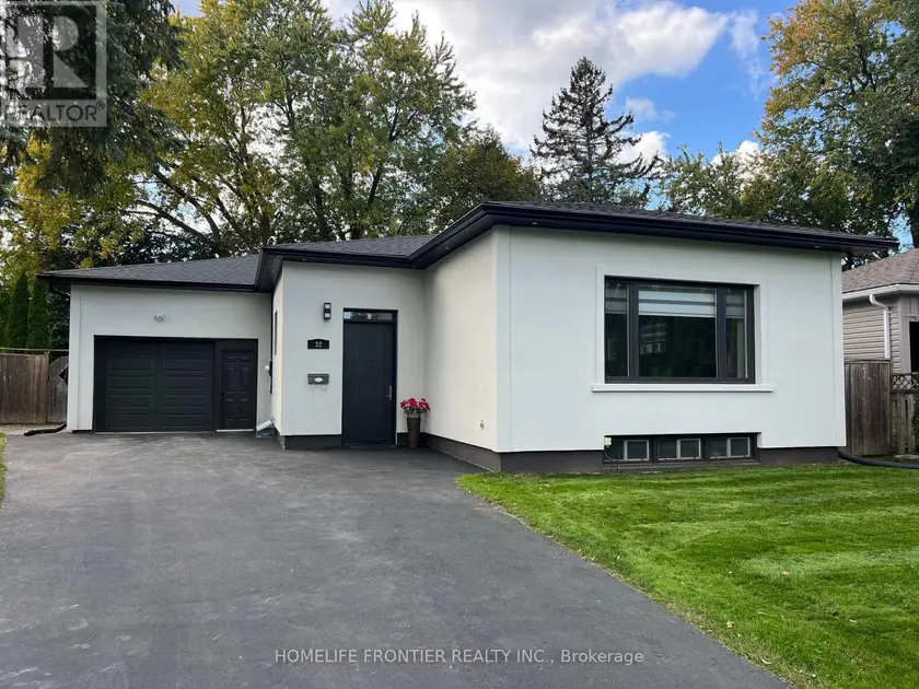 Detached at 32 DAVIDSON ROAD, Aurora